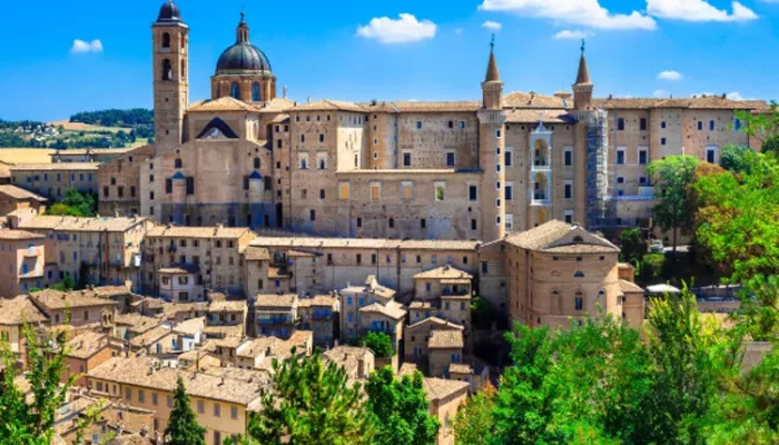 20210312105919-07-urbino-marche-gettyimages-484379938